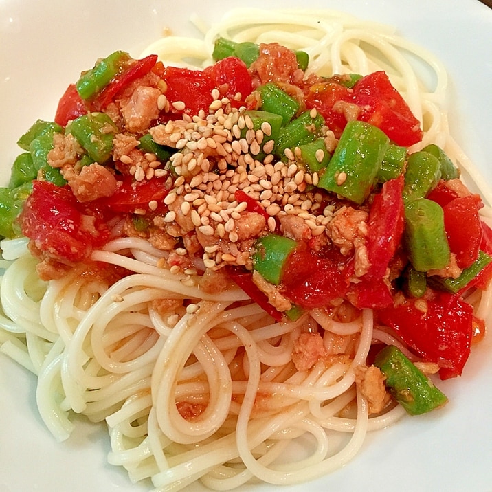 いなばのとりそぼろとバジル缶で作るぶっかけそうめん